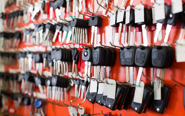 Green locksmith provides car key repair service in Daytona Beach & Ormond Beach, FL